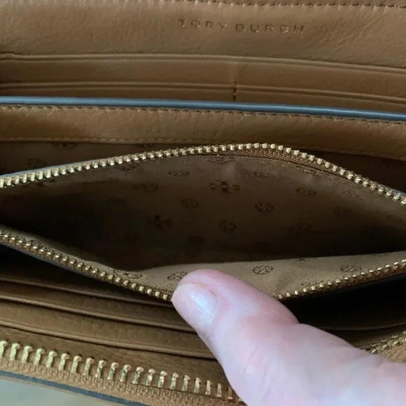 TORY BURCH Thea Multi-Gusset Zip
Continental Wallet - Picture 6 of 10